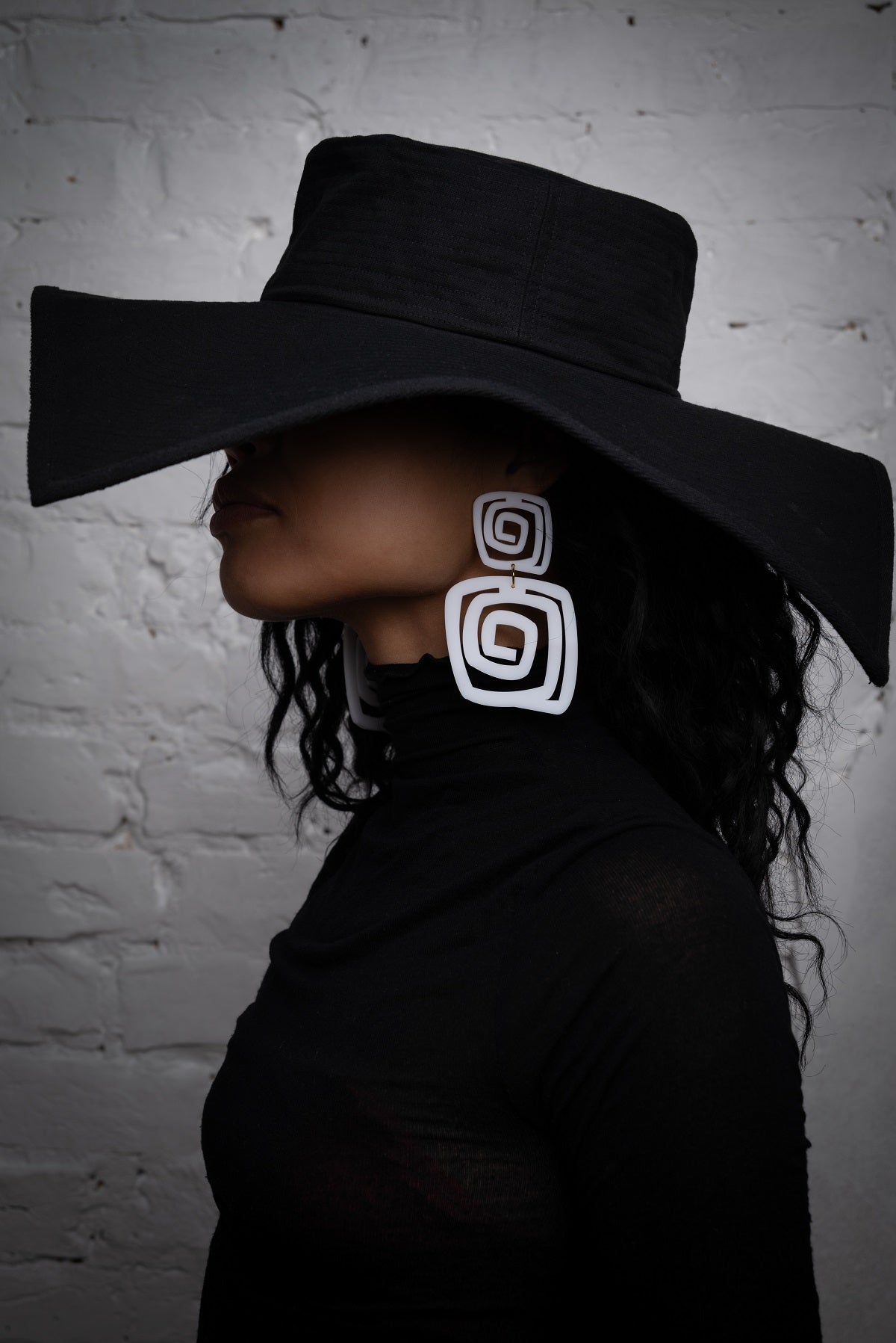 PlexiGlass Mirror-White Spiral Double Square Earrings / White