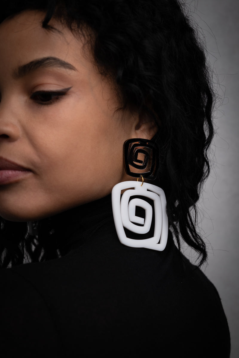 PlexiGlass Mirror-Black & White Spiral Double Square Earrings / Black & White