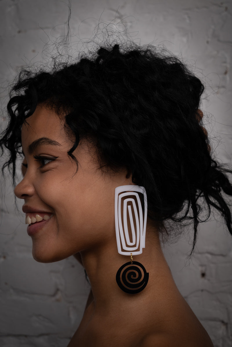 PlexiGlass Mirror-Black & White Square Spiral Earrings / Black & White