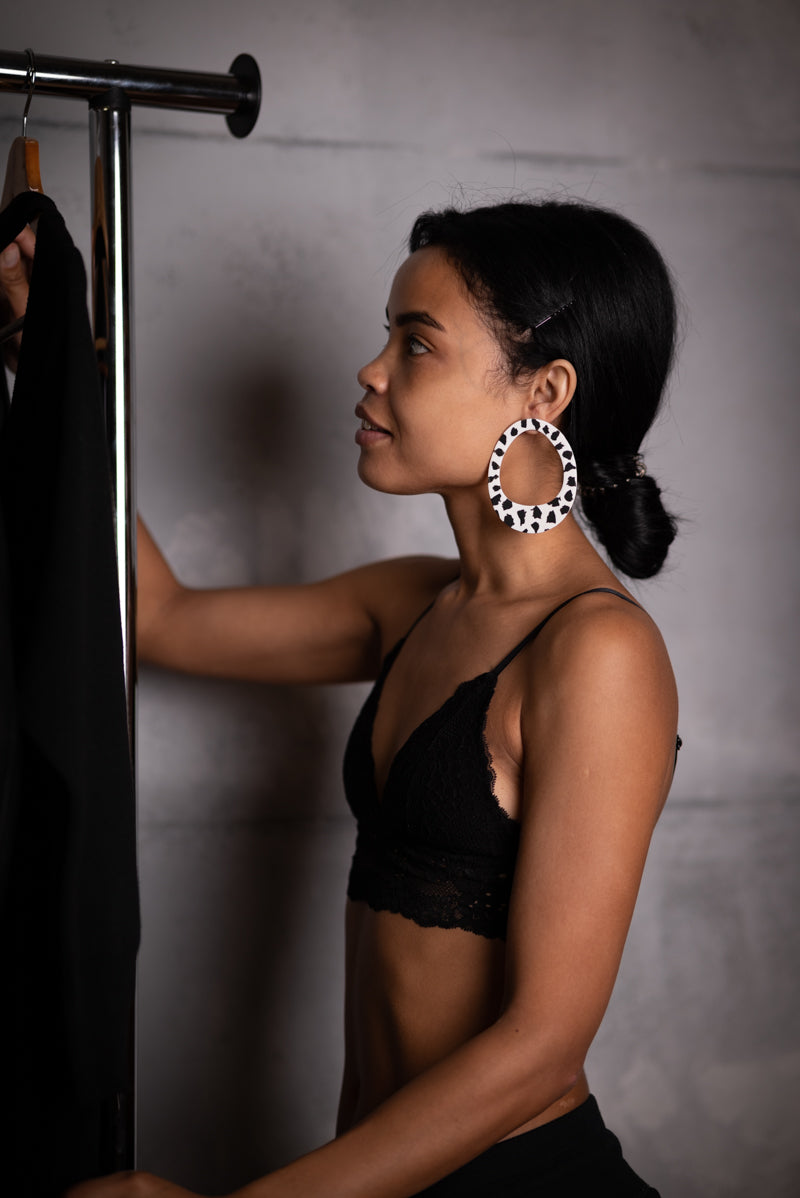 Hoop Earrings/ White+Black