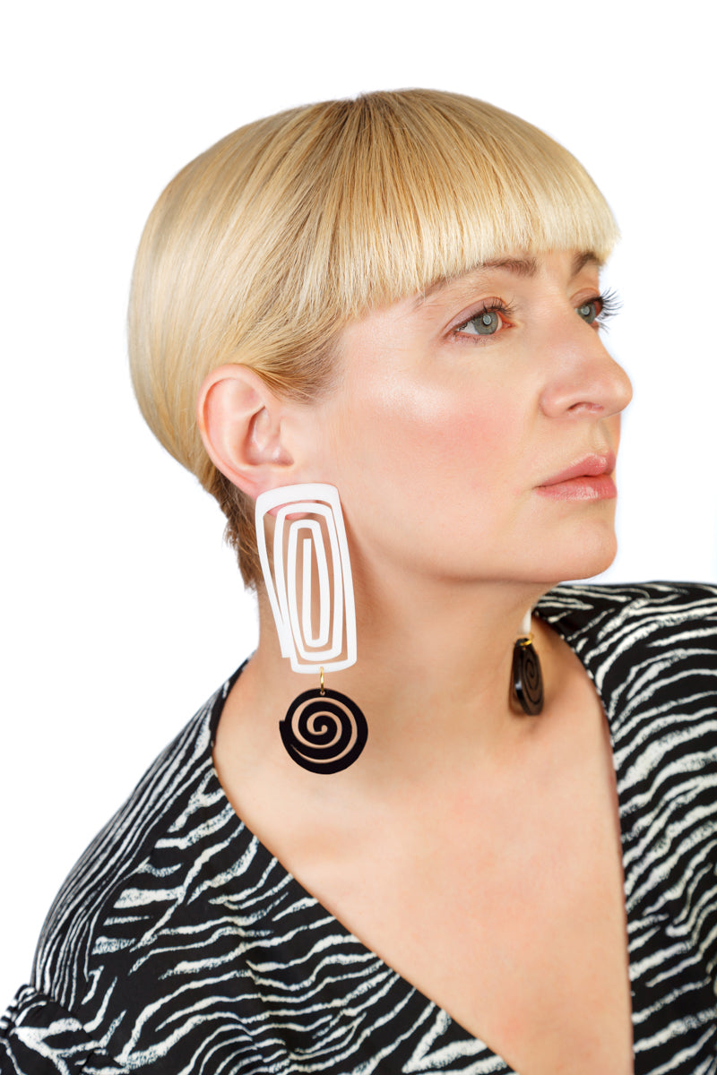 PlexiGlass Mirror-Black & White Square Spiral Earrings / Black & White