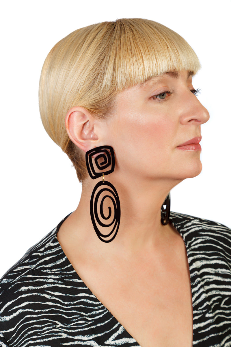 PlexiGlass Mirror-Black Oval Spiral Earrings / Black