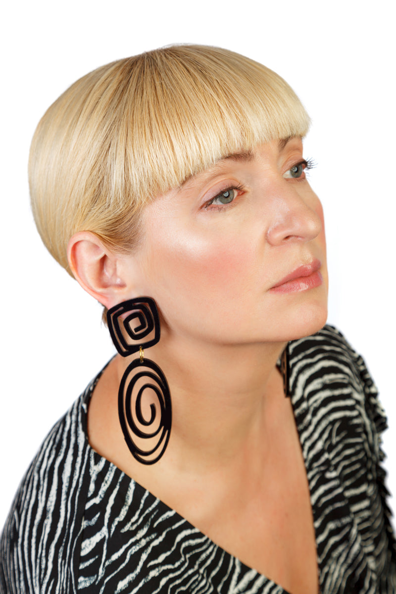 PlexiGlass Mirror-Black Oval Spiral Earrings / Black