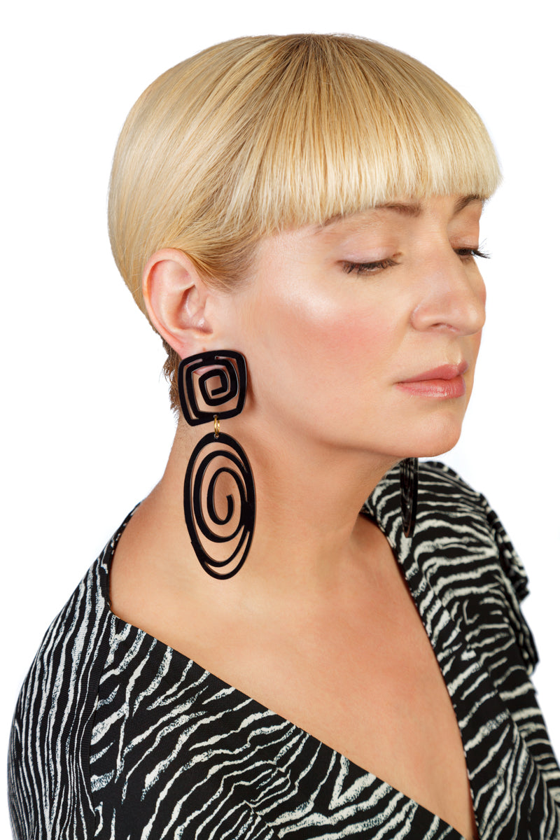 PlexiGlass Mirror-Black Oval Spiral Earrings / Black