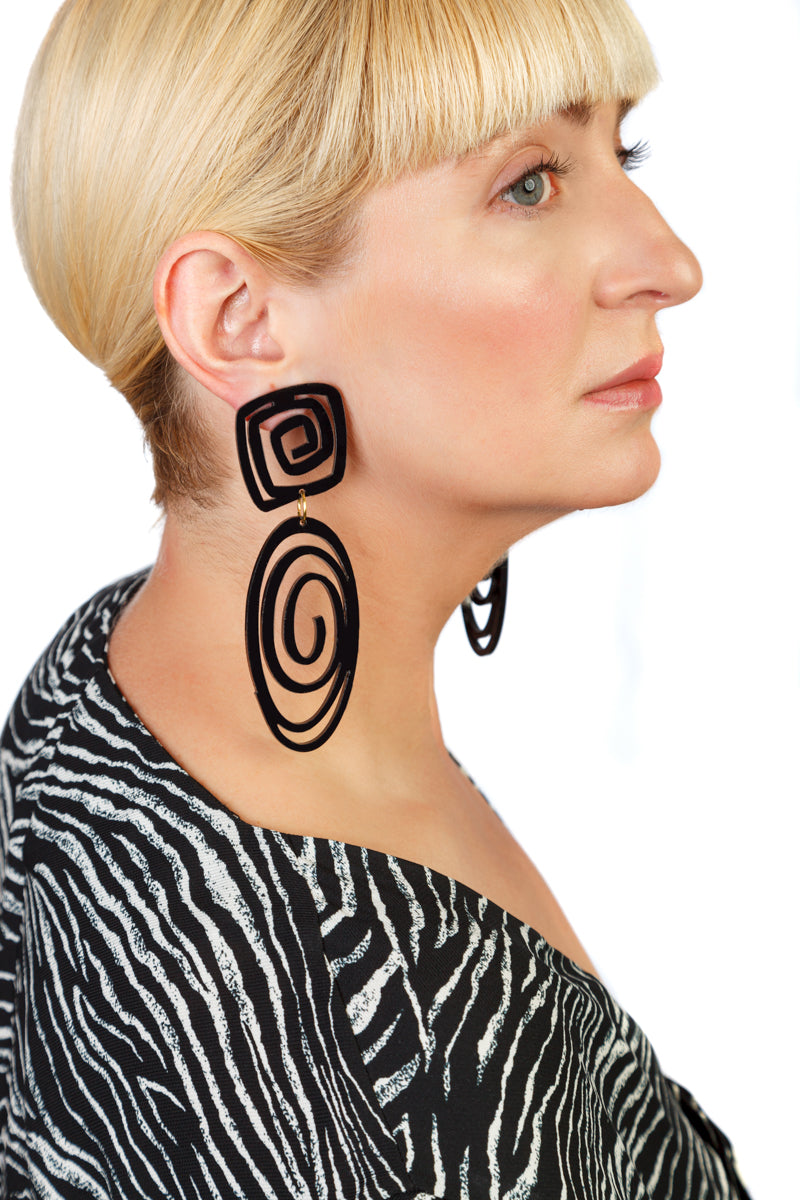 PlexiGlass Mirror-Black Oval Spiral Earrings / Black