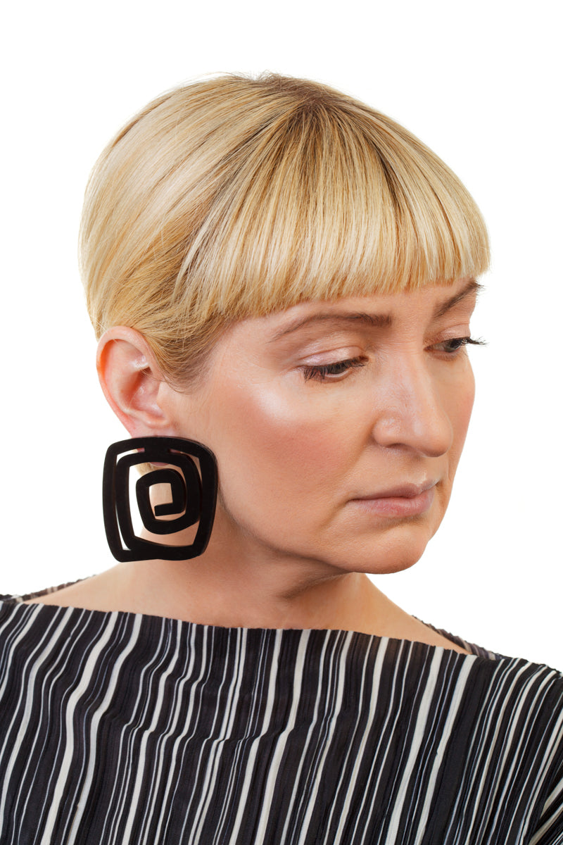 PlexiGlass Mirror-Black Spiral Square Earrings / Black