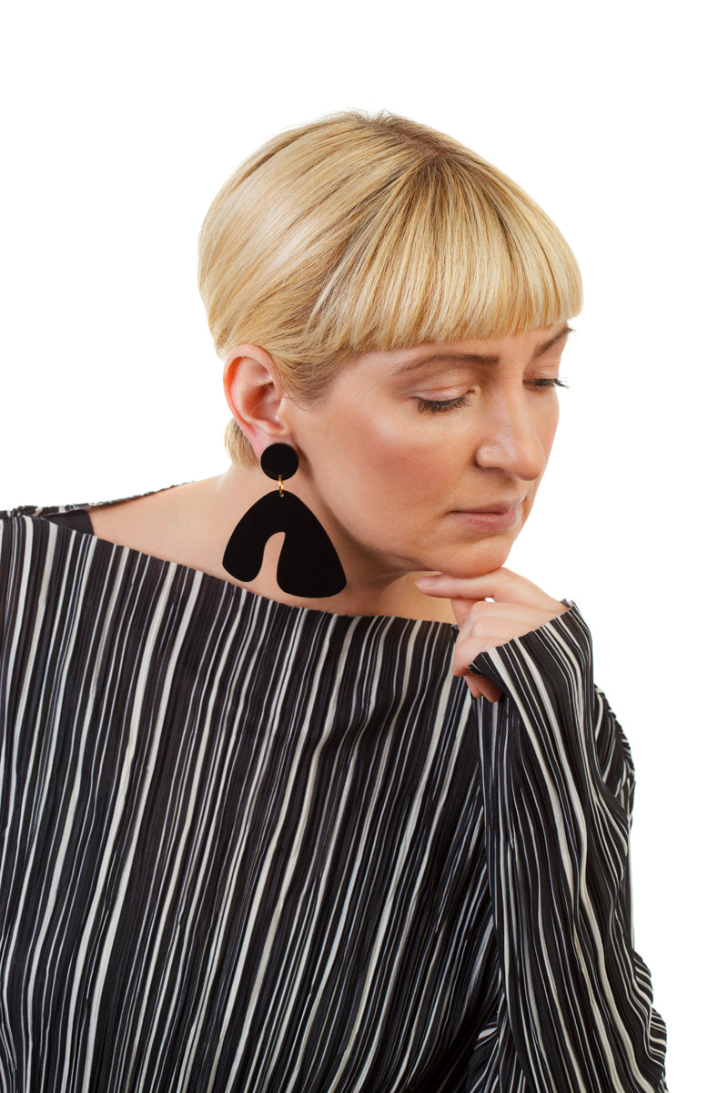 PlexiGlass Mirror-Black Arch Earrings / Black