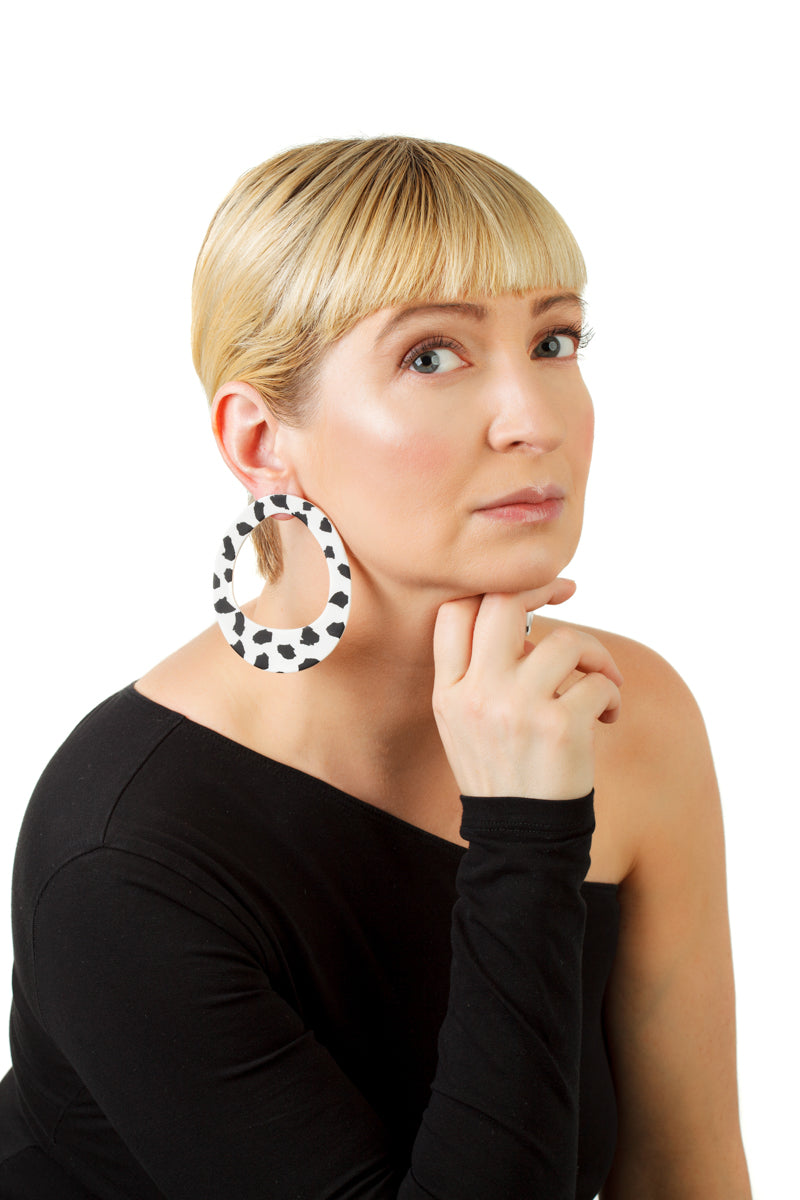 Hoop Earrings/ White+Black