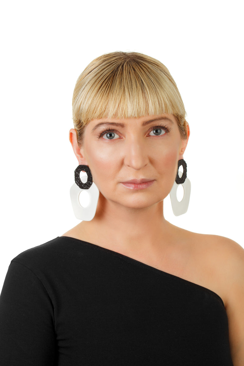 Five-Finger Hoop Earrings/ Black+White
