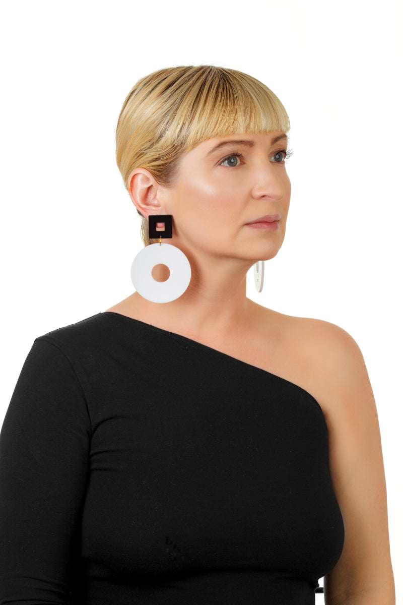 PlexiGlass Mirror-Black & White Chunky Hoop Earrings / Black & White