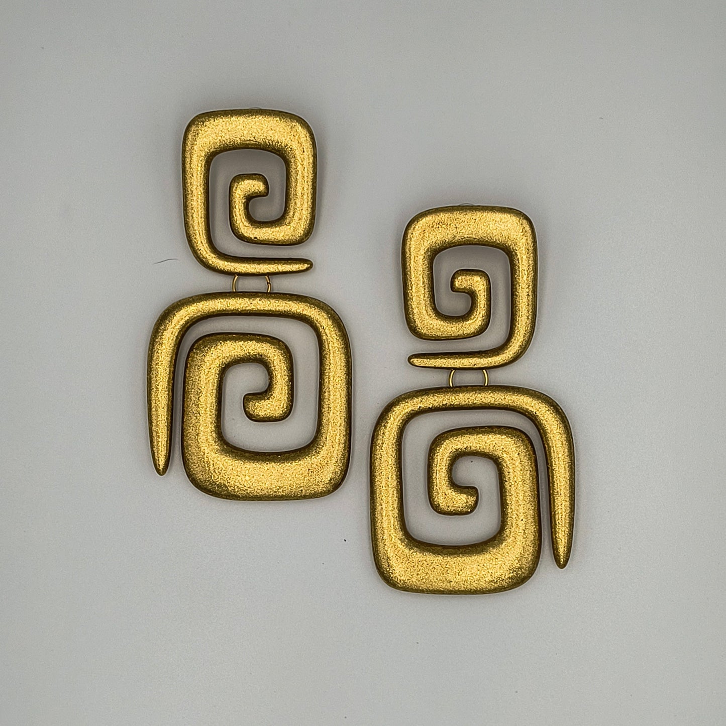 Shimmering Twists Earrings / Gold