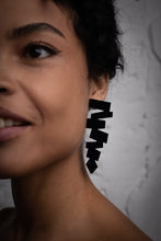 Load image into Gallery viewer, PlexiGlass Mirror-Black ZigZag Earrings / Black
