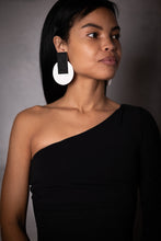 Load image into Gallery viewer, Egypt Earrings/ Black &amp; White

