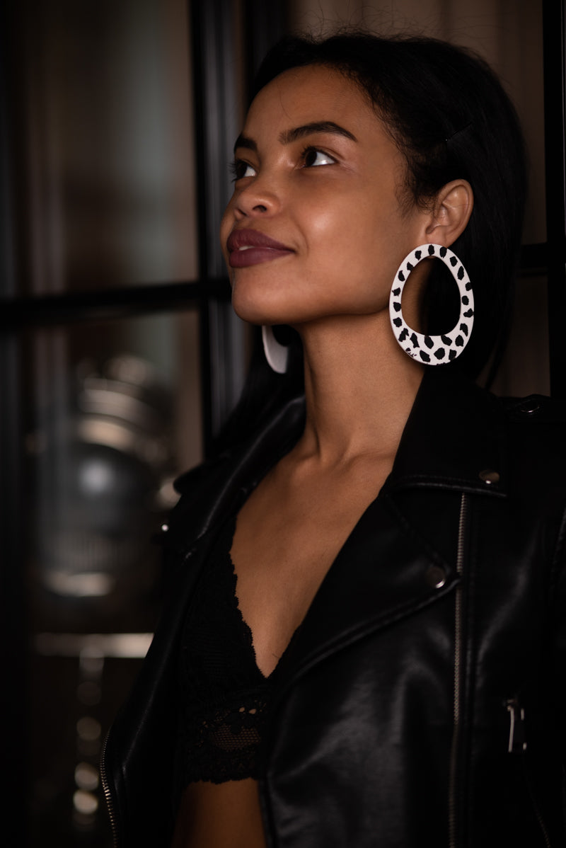Hoop Earrings/ White+Black