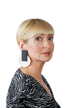 Load image into Gallery viewer, Egypt Earrings/ Black &amp; White
