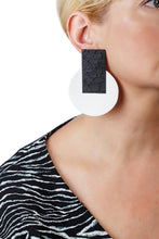 Load image into Gallery viewer, Egypt Earrings/ Black &amp; White
