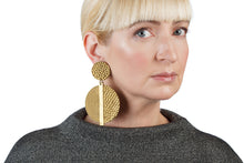 Load image into Gallery viewer, Hammered Spiral Earrings / Gold
