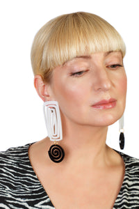 PlexiGlass Mirror-Black & White Square Spiral Earrings / Black & White