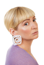 Load image into Gallery viewer, PlexiGlass Mirror-White Spiral Square Earrings / White
