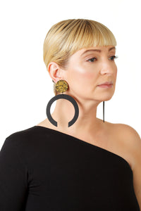 C-Hoop Earrings / Gold+Black