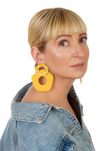 Load image into Gallery viewer, Five-Finger Hoop Earrings/ Mustard
