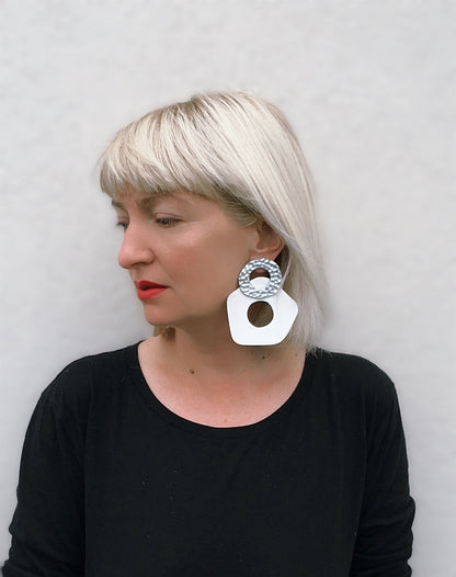 Five-Finger Hoop Earrings/ Silver+White